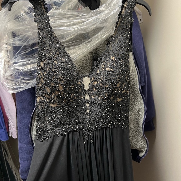 Faviana Gown - Picture 4 of 6